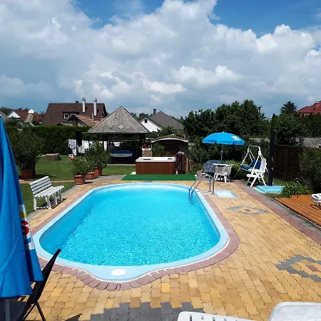 Holp Vendeghaz 게스트하우스 4*